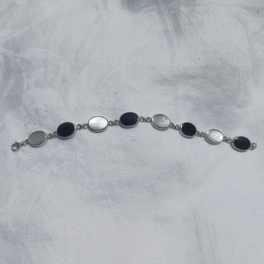 Sterling silver onyx & Mother of Pearl bracelet - Picture 2 of 3